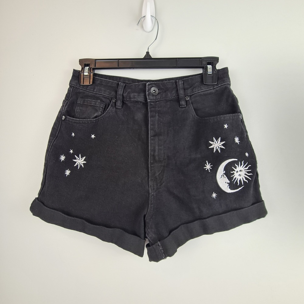 Hot Topic Black Celestial Sun Moon Stars Embroidered High Rise Denim Shorts Sz 5